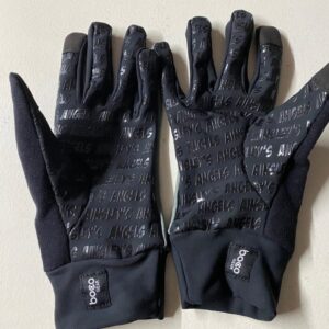 A picture of a pair of gloves in black color