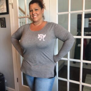 A picture of a woman wearing a grey full sleeves shirt